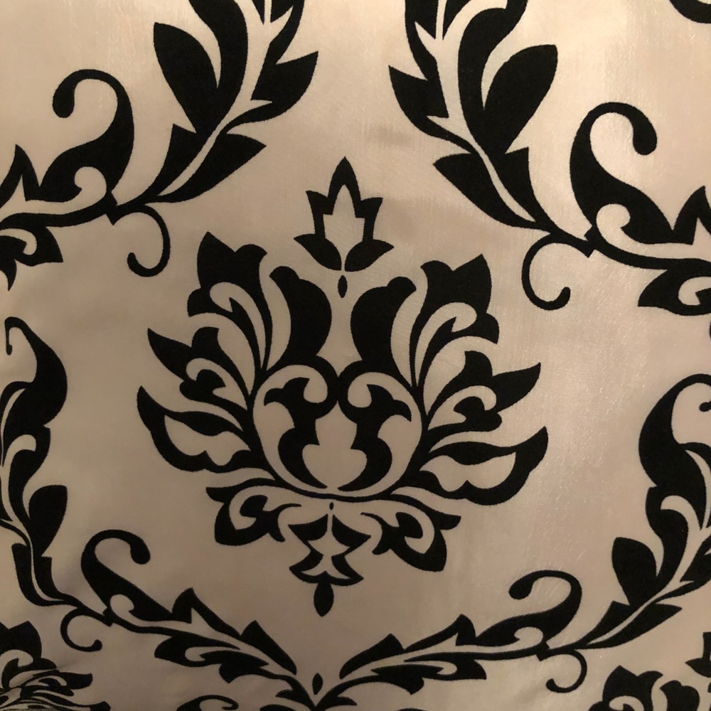 *HP* Two Damask Decorative Throw Pillow Covers - Picture 5 of 8